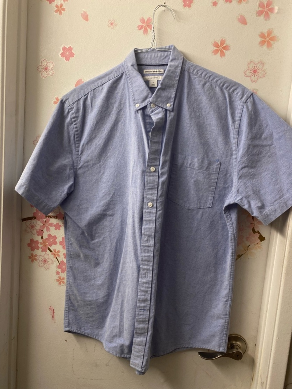 Amazon Essentials Light Blue Short-Sleeve Button-Down Shirt